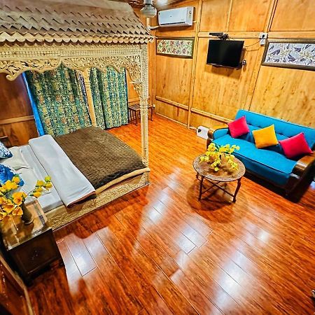 Hayat Group Of Houseboats Hotel Srinagar  Exterior photo