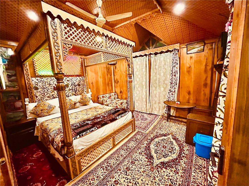 Hayat Group Of Houseboats Hotel Srinagar  Exterior photo